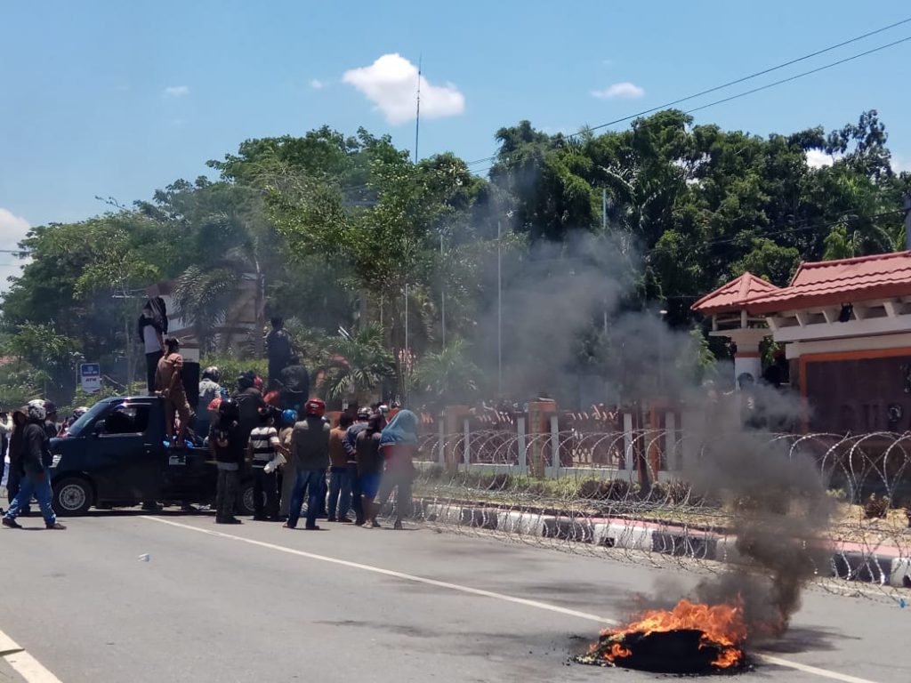 Bupati Kolaka Didemo Gegara Diduga Lakukan Mutasi Berlatar Dendam Politik