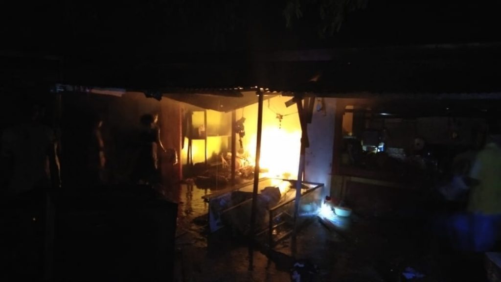 Warung Makan di Pomalaa Ini Hangus Terbakar Usai Shalat Magrib