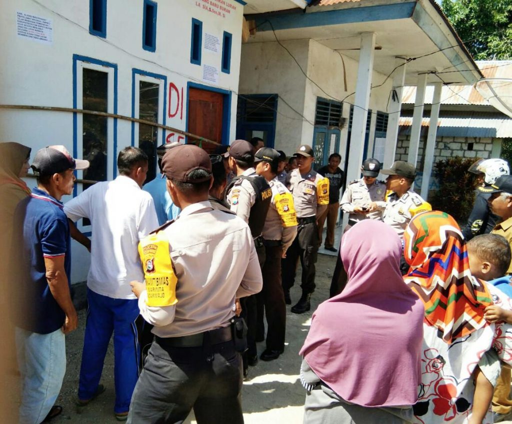 Dinilai Diskriminatif, Lurah Wasaga Didemo dan Kantornya Disegel Warga