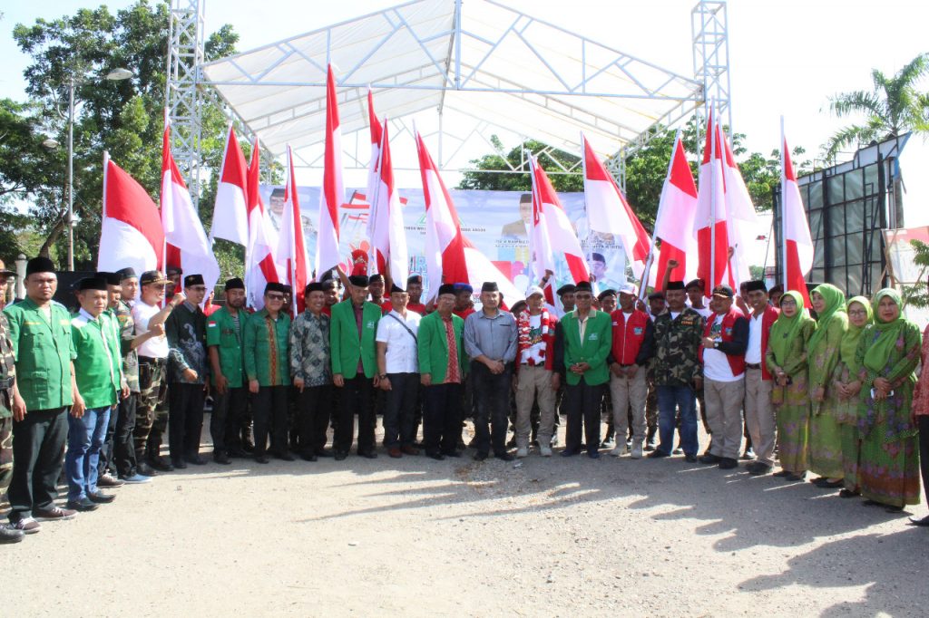 Tiba di Kendari, Peserta Kirab Satu Negeri Disambut Silat Muna