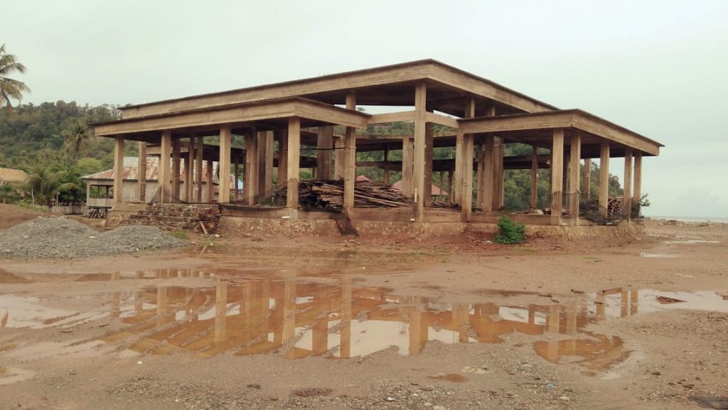 Pembangunan Masjid Pongkalaero Tersandera di Tangan Oknum Camat