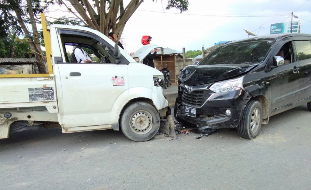 Nyaris Maut, Mini Bus Calon Anggota DPD RI Ini Ditabrak Pick Up