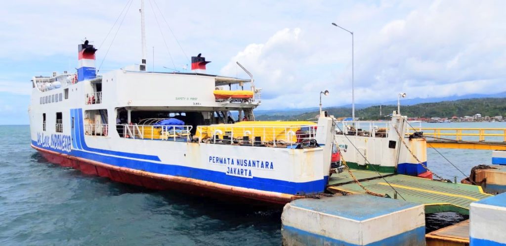 Dihantam Ombak, Kapal Fery Kolaka-Bajoe Nyaris Tenggelam