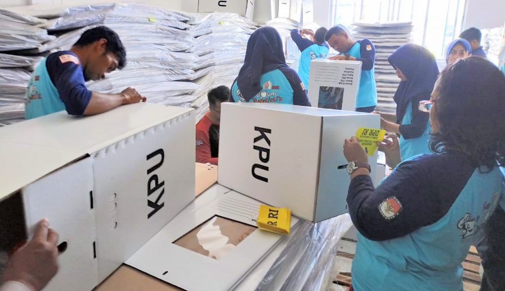 KPU Tanjungpinang Mulai Rakit Kotak Suara Berbahan Kardus