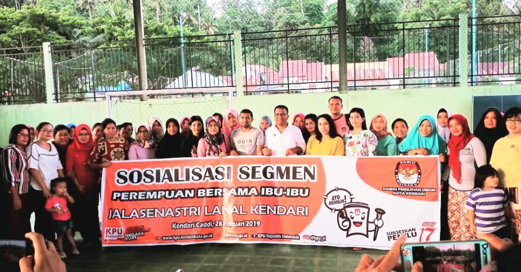 KPU Kendari Kenalkan Lima Surat Suara Pada Istri-istri Anggota TNI AL