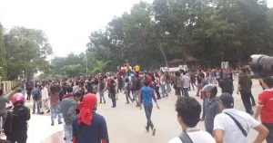 Usai Bertemu Kapolda Sultra, Ribuan Mahasiswa UHO Serbu Kantor Gubernur