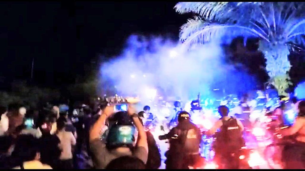 Amankan Situasi, Polda Sultra Pukul Mundur Pengunjuk Rasa di Kantor Gubernur