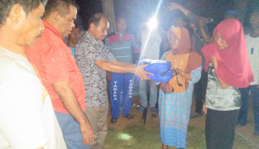 Dinsos Mubar Beri Bantuan Korban Kebakaran di Wakontu