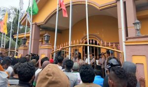 Putuskan tidak PSU, Kantor KPUD Buteng Dikepung Massa