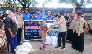 Tagana Kendari Salurkan Paket Ramadan Kepada Pemulung