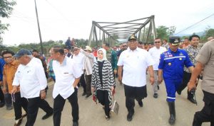 Menteri PUPR Janji Perbaiki Kerusakan Jalan dan Jembatan Akibat Banjir