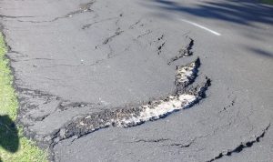 Proyek Belum Rampung, Sejumlah Ruas Pengaspalan di Muna Sudah Rusak