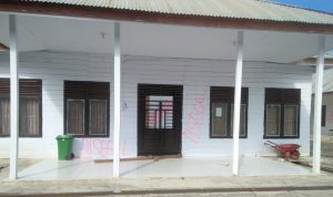 Masyarakat Desa Roko-roko Raya Segel Gedung DPRD Konkep