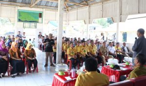 Surunuddin Dangga Tinjau Perkembangan Pembangunan Desa Molinase