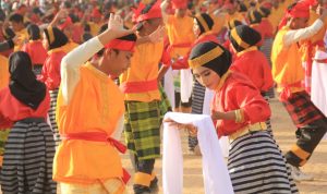 5000 Peserta Tari Kolosal Meriahkan Puncak Festival Budaya Tua Buton