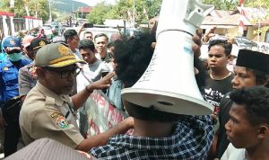 Dinilai Abaikan Pembenahan Pantai Katembe, Dispar Buteng di Demo