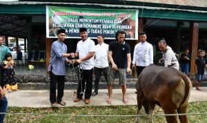 Korem 143/HO Bagikan Daging Kurban ke Warga