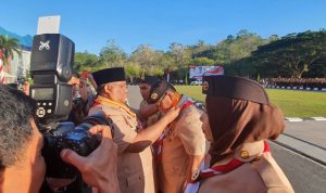 Bupati Konut Ruksamin Terima Penghargaan Lencana Melati Pramuka