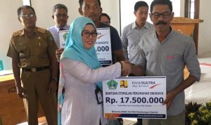 PPK Rumah Swadaya Sultra Serahkan 380 Buku Tabungan di Kolut