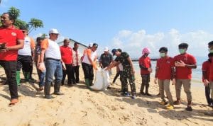 Bupati Konut Kerahkan Aparaturnya Bersih-bersih Laut dan Pantai