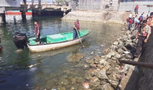 KSOP Gelar Aksi Bersih bersih Pesisir Pantai Kendari