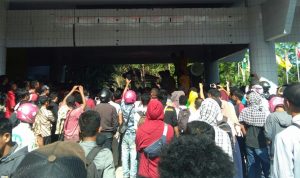 Rektor UHO Cabut SK Tarif BLU