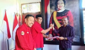 Tantang Petahana, H. Abdul Rasyid Ambil Formulir Pendaftaran Cabup di PDIP Wakatobi