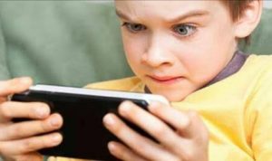 Awas, Ini Bahaya Pengunaan Gadget pada Anak