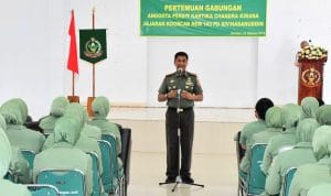 Danrem 143/HO Ingatkan Bahaya Bermedia Sosial pada Anggota Persit