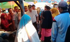 Puluhan Pedagang Pasar Laino Curhat ke Rajiun Tumada