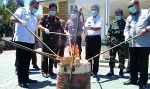 Kejari Muna Musnahkan 103 Perkara Tindak Pidum 2019