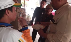 Warga Moramo Utara Mengeluh, Bantuan Beras dari Bulog Rasanya Pahit dan Berkutu