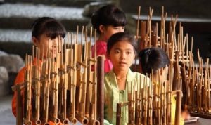 Musik Bambu Tradisional Kendari Pernah Buat Pukau