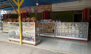 Selain Produk Mete, Tokoh Ini Sediakan Souvenir Kh