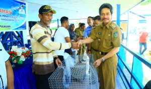 Bupati Konkep Serahkan Bantuan Alat Tangkap Kepada 89 Kelompok Nelayan