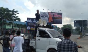 Pelantikan Bupati Busel Diwarnai Unjuk Rasa