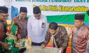 Resmikan Gedung Belajar, Dirjend Pendis Kemenag Ap