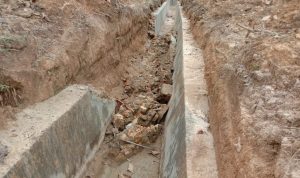 Terkesan Asal Jadi, Drainase Ringroad Mubar Rusak Akibat Hujan Deras