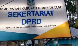 Salah Tulis Alamat Plang Kantor DPRD, Sekwan Mubar Disoal Netizen