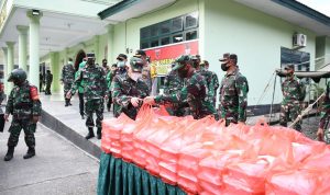 Danrem 143/HO Bagikan 1000 Paket Makanan ke Warga