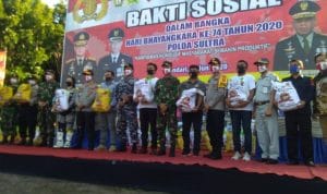 Peringati HUT Bhayangkara, Polda Sultra Bagikan Sembako Kepada Masyarakat