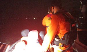 Kandas di Karang, Sebuah Kapal Alami Kebocoran di Perairan Maniang