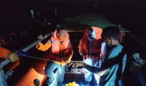 Tim Sar Berhasil Temukan 3 Penumpang Kapal yang Mati Mesin di Perairan Numana