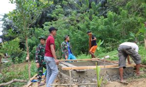 Bersama Warga Desa Matabaho, TMMD 108 Kodim Kendari Bangun MCK