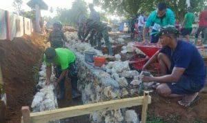 Antusias Masyarakat Merupakan Wujud Kedekatan Emosional Antara Satgas TMMD dan Warga Desa