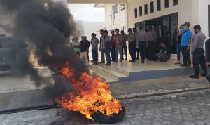 Tolak Pendirian Ritel Modern, KPM Konut Unjuk Rasa di Kantor DPRD