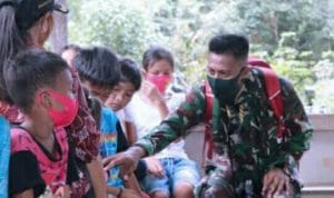 Satgas TMMD 109 Kodim 1416/Muna Turut Dampingi Belajar Anak-anak Bone Kancita