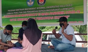 Dosen UHO Latih Masyarakat Buka Peluang Usaha di Masa Pandemi Covid-19