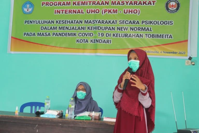 Dosen UHO Beri Edukasi Kesehatan Mental Kepada Masyarakat Kelurahan Tobimeita