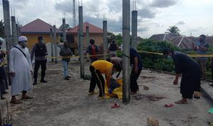 Seorang Anak Tewas Tertimpa Tiang Bangunan Rumah Kos di Depan Kampus UHO